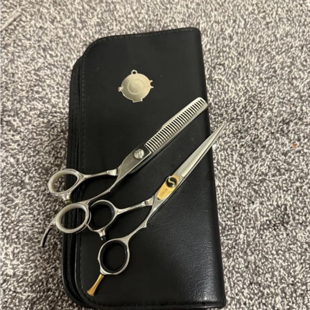 Professional Hair Cutting Scissors Set - Black and Silver